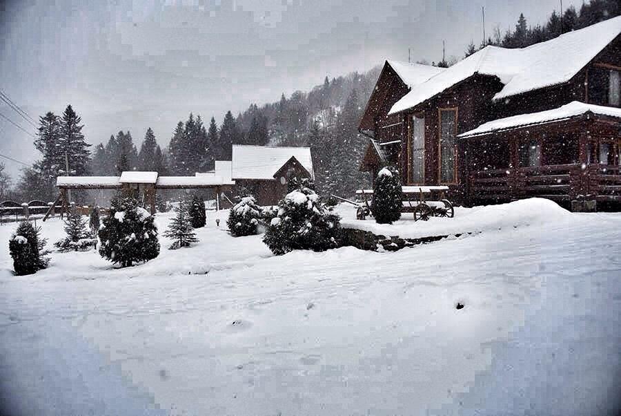 Lisova Kazka Hotel Zhdeniievo Exterior photo